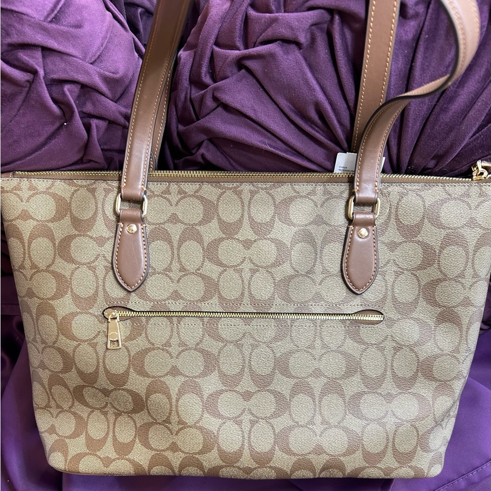 NWT Coach signature tot with gold hardware. Classic.